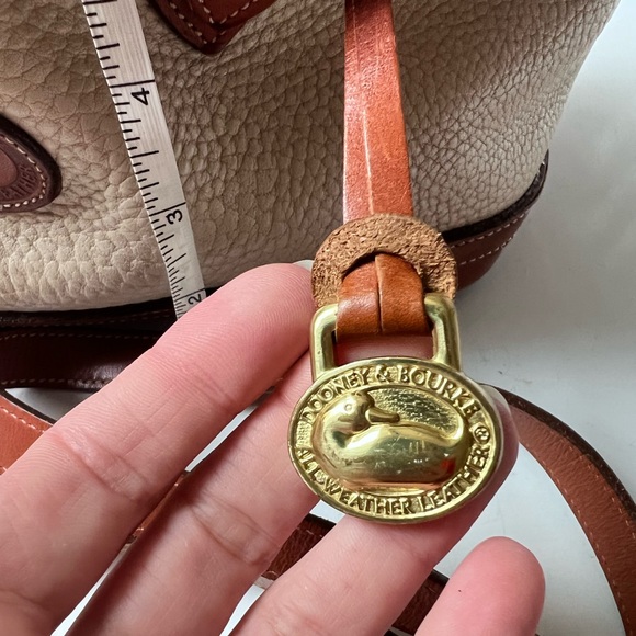 Authentic large 12 x 10 Dooney & Bourke pebble grain leather satchel ~Vintage! - Picture 4 of 16